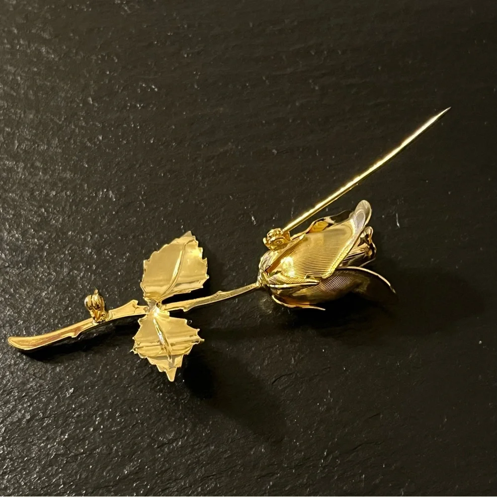 Vintage Single Gold Tone Rose Bud Brooch Lapel Pin